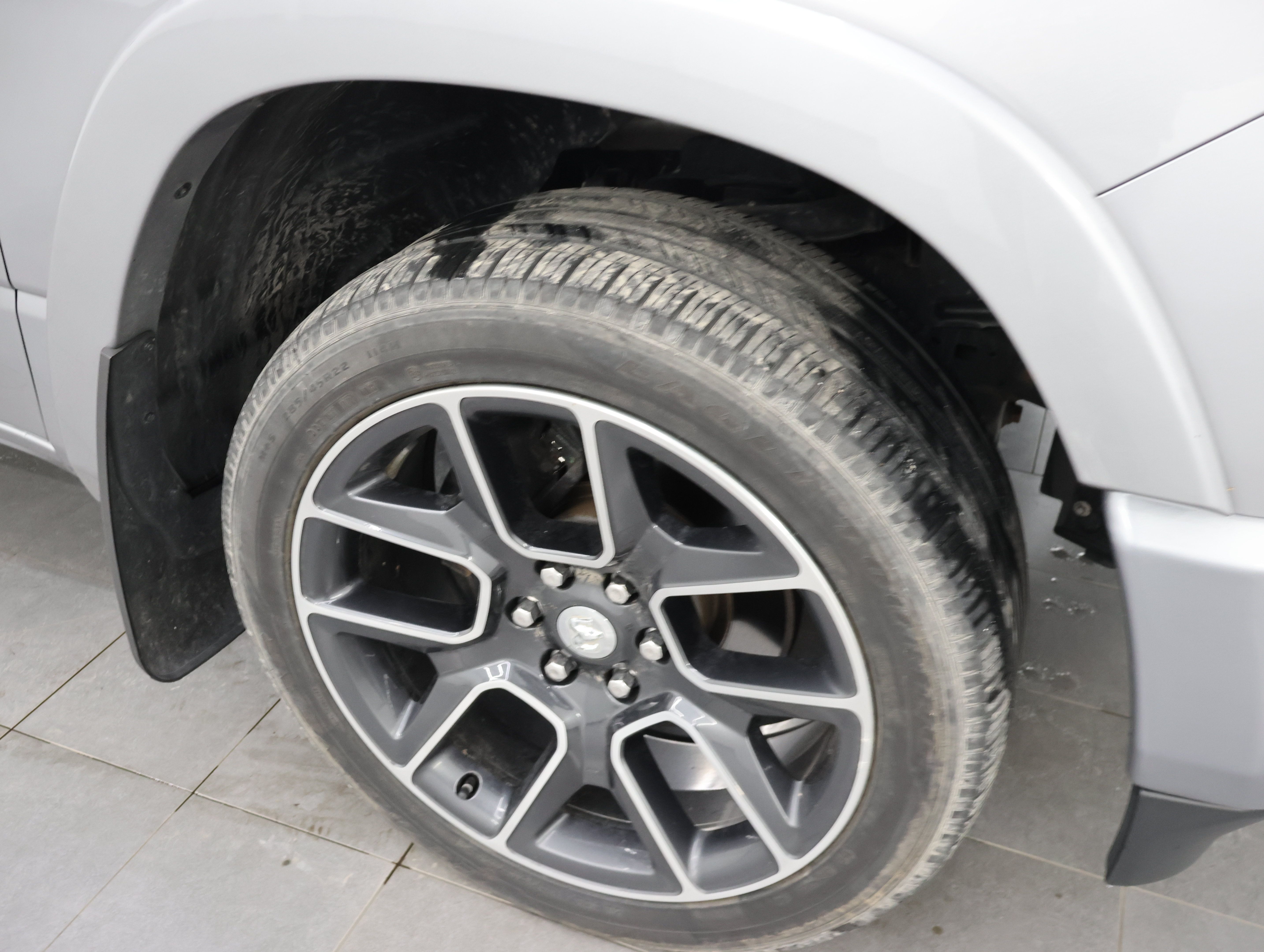 Used 2020 RAM 1500 Laramie AWD/4WD image 3