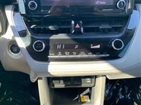 Used 2022 Toyota Corolla Cross LE image 37