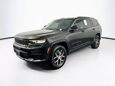 Used 2023 Jeep Grand Cherokee L Limited w/ Luxury Tech Group II AWD/4WD image 3
