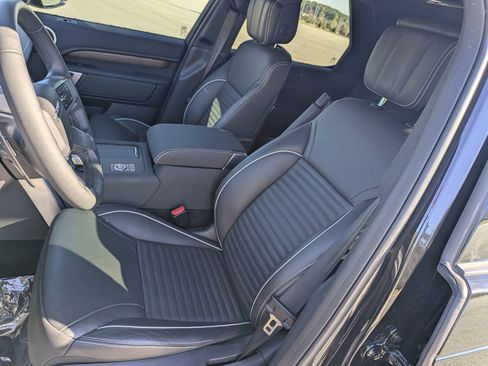 Used 2024 Land Rover Discovery Dynamic SE image 20