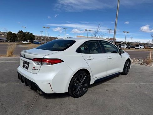 Used 2023 Toyota Corolla SE w/ SE Package image 9