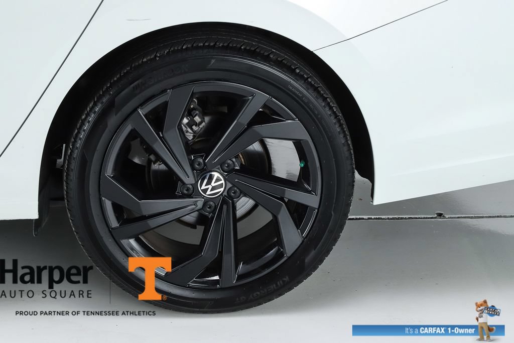 Used 2025 Volkswagen Jetta SE w/ Sunroof Package FWD image 6