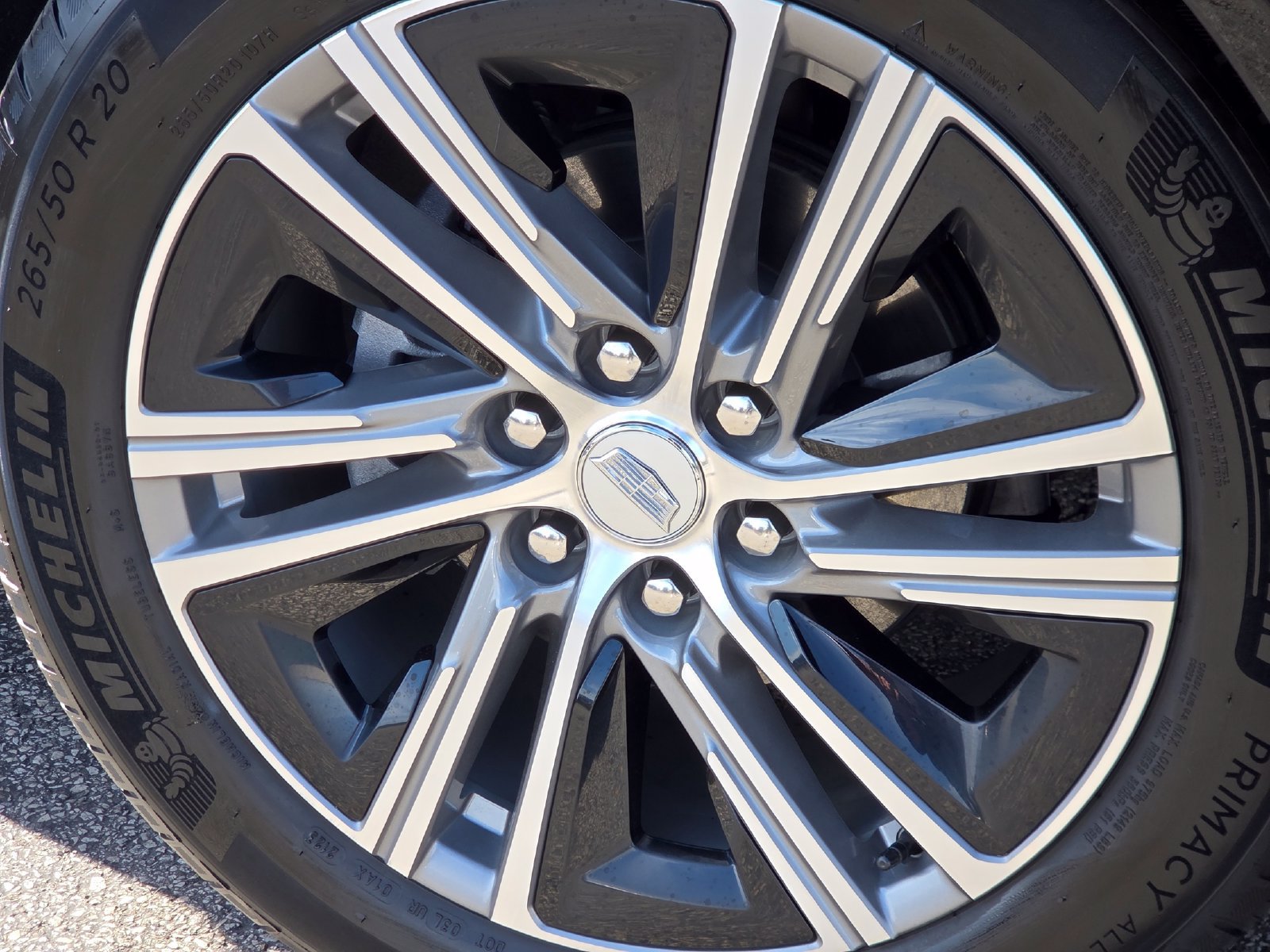 Certified 2024 Cadillac Lyriq Luxury AWD/4WD image 17
