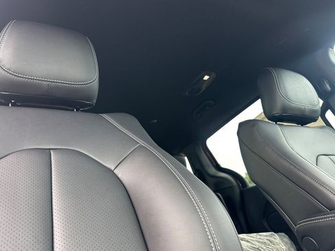 New 2026 Chrysler Pacifica Select image 15