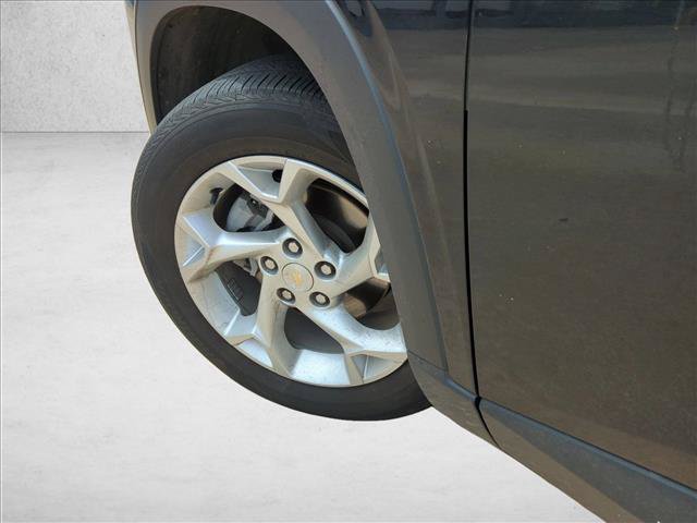 Used 2025 Chevrolet Trax LS w/ LS Convenience Package FWD image 10