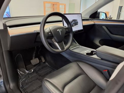 Used 2024 Tesla Model Y Long Range AWD/4WD image 20