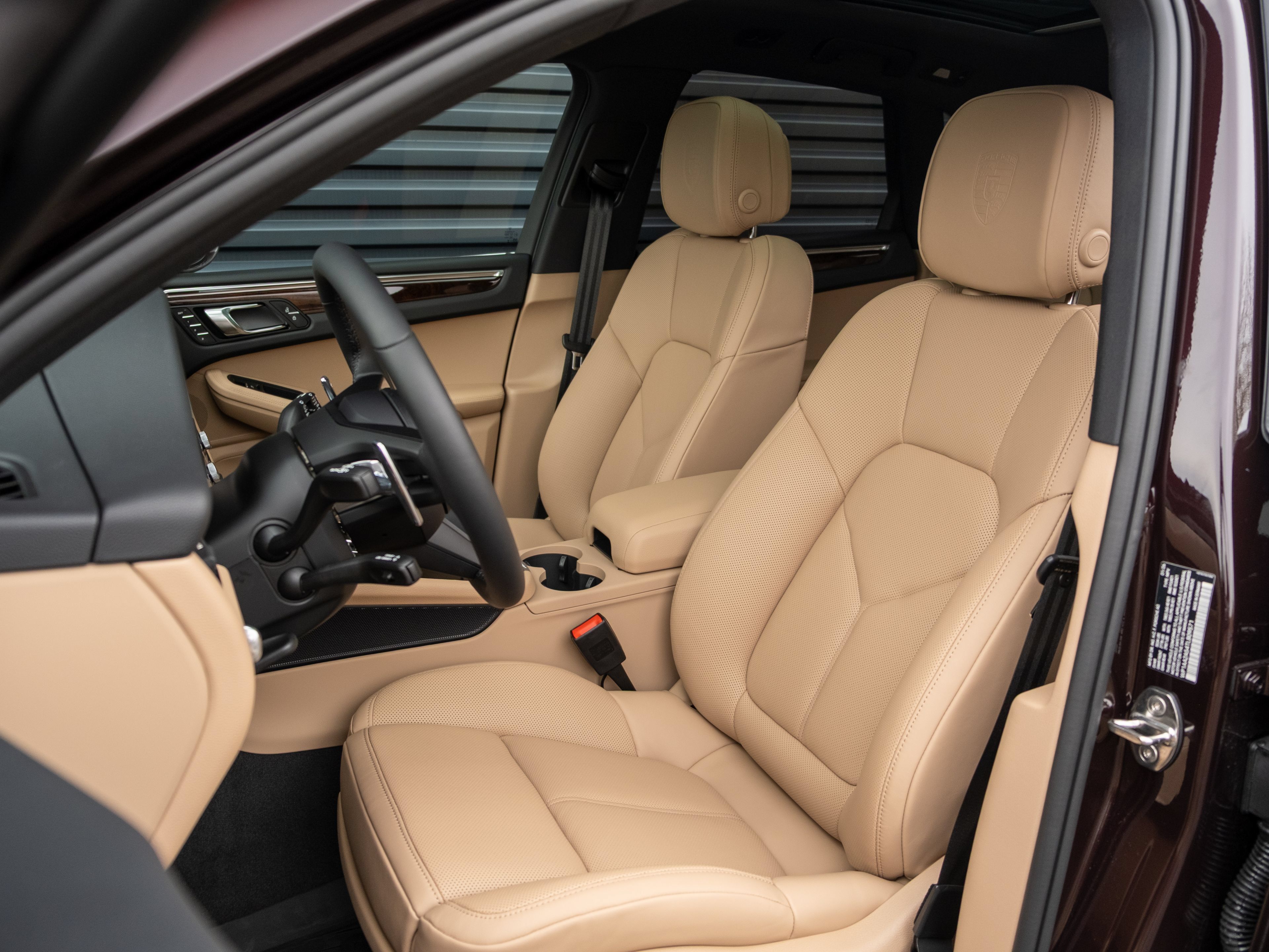 Certified 2026 Porsche Macan AWD/4WD image 5