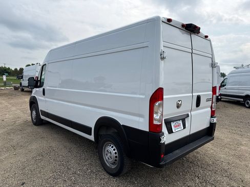 Used 2024 RAM ProMaster 2500 w/ Convenience Group FWD image 2