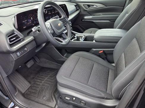 Used 2026 Chevrolet Traverse LT w/ Driver Confidence Package FWD image 9