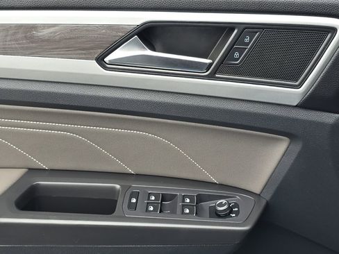 Used 2021 Volkswagen Atlas Cross Sport SE image 10