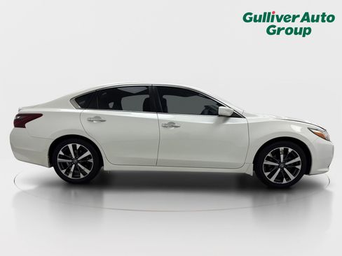 Used 2017 Nissan Altima 2.5 SR FWD image 10