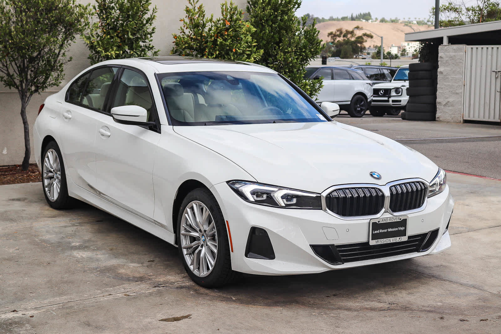 Used 2023 BMW 330i Sedan w/ Driving Assistance Package RWD image 3