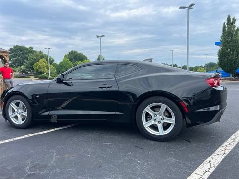 Used 2021 Chevrolet Camaro LT RWD image 9