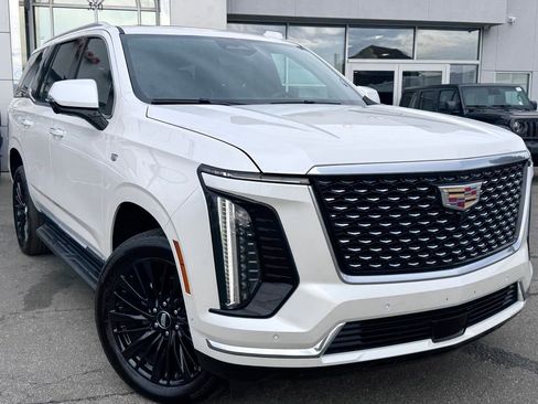 Used 2025 Cadillac Escalade Premium Luxury AWD/4WD image 1