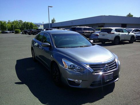 Used 2014 Nissan Altima 2.5 S w/ Display Audio Package FWD image 7