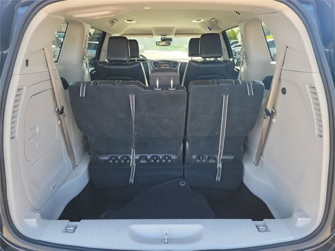 Used 2023 Chrysler Pacifica Touring-L FWD image 8