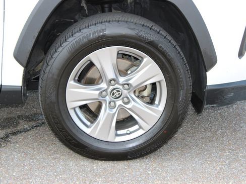 Used 2023 Toyota RAV4 XLE w/ Convenience Package FWD image 5