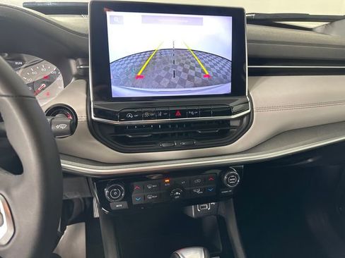 Used 2025 Jeep Compass Limited image 29