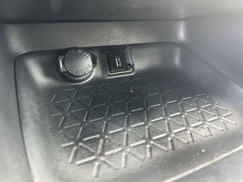 Used 2021 Toyota RAV4 XLE w/ Convenience Package image 29