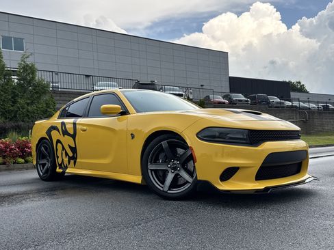 Used 2018 Dodge Charger SRT Hellcat RWD image 2
