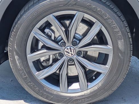 Used 2023 Volkswagen Tiguan SE FWD image 23