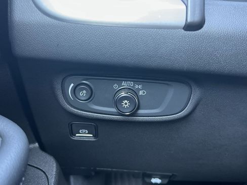 Used 2024 GMC Terrain SLE FWD image 13