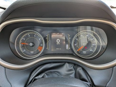 Used 2015 Jeep Cherokee Latitude w/ Cold Weather Group FWD image 14