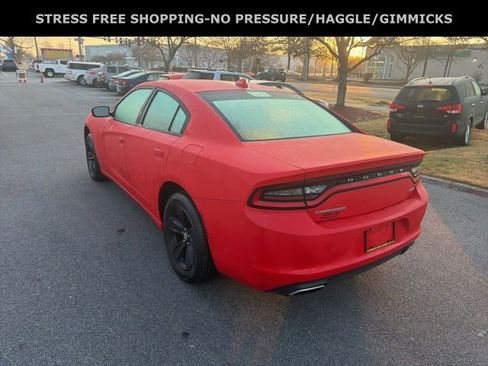 Used 2017 Dodge Charger SXT image 5