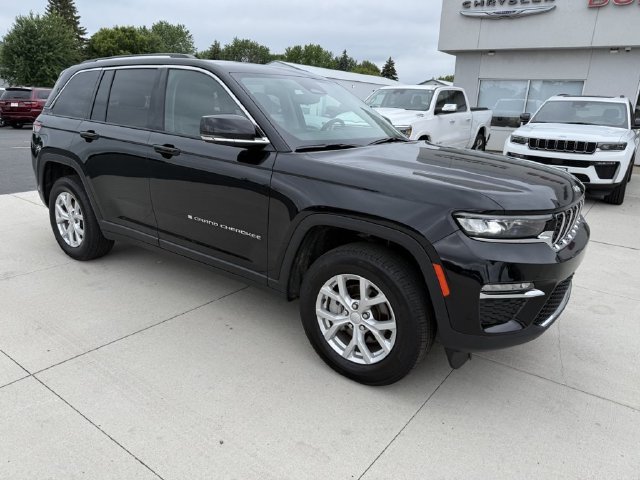 Used 2024 Jeep Grand Cherokee Limited AWD/4WD image 1