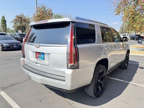 Used 2018 Cadillac Escalade Premium Luxury AWD/4WD image 5