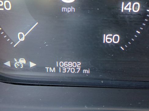 Used 2019 Volvo XC60 T5 Momentum w/ Multimedia Package AWD/4WD image 19