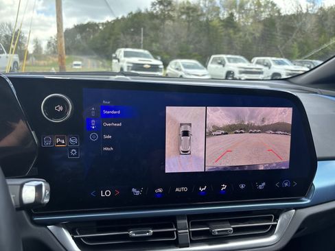 Used 2024 Chevrolet Equinox EV LT image 20