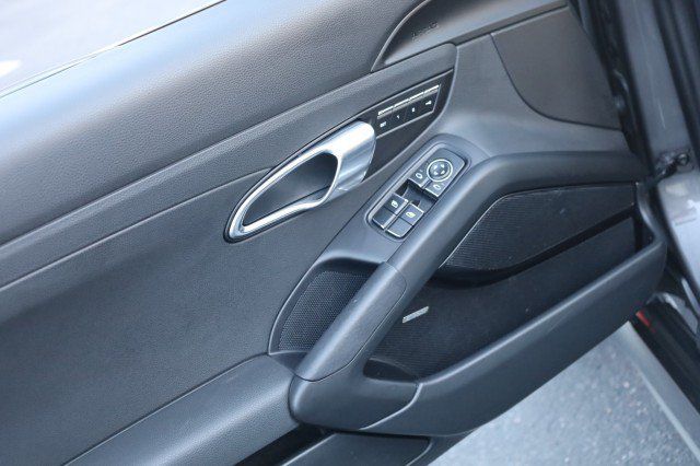 Used 2017 Porsche 718 Boxster RWD image 23