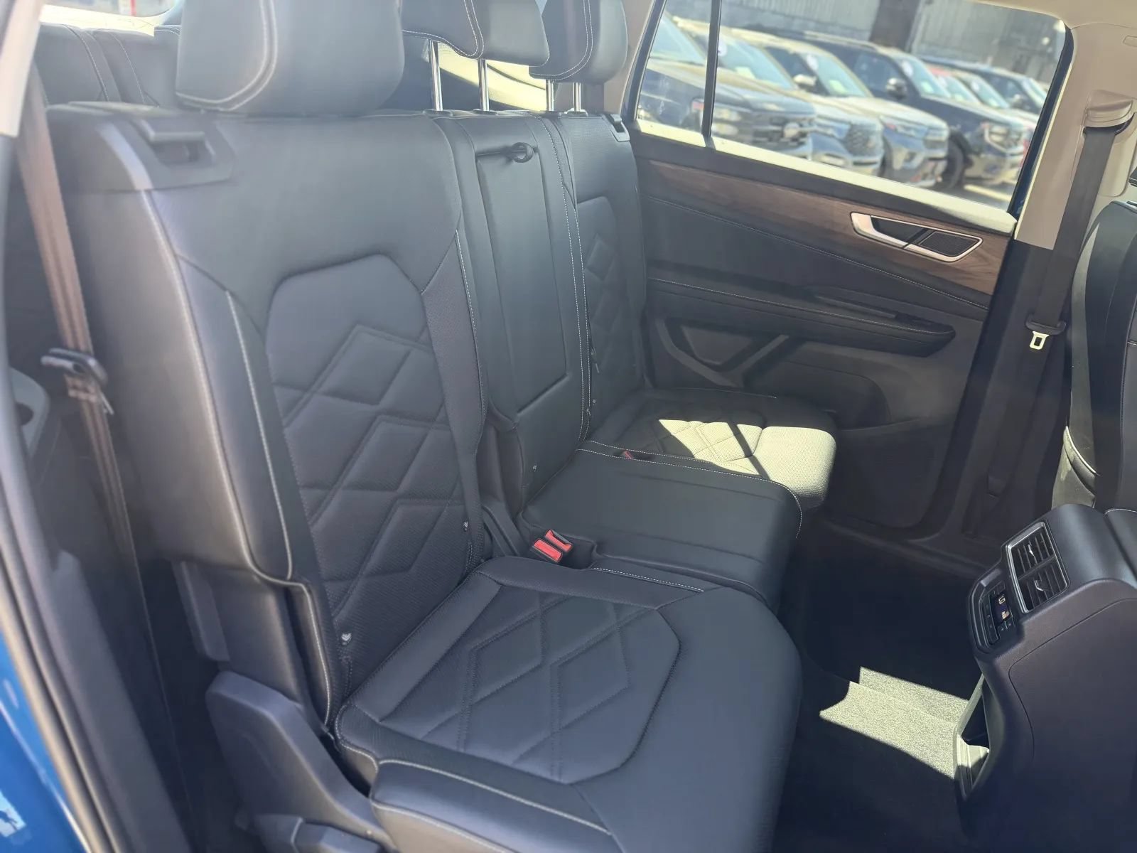 Used 2025 Volkswagen Atlas SE FWD image 19