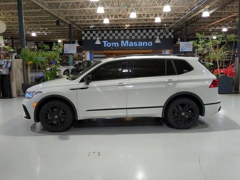 Used 2024 Volkswagen Tiguan SE R-Line AWD/4WD image 12