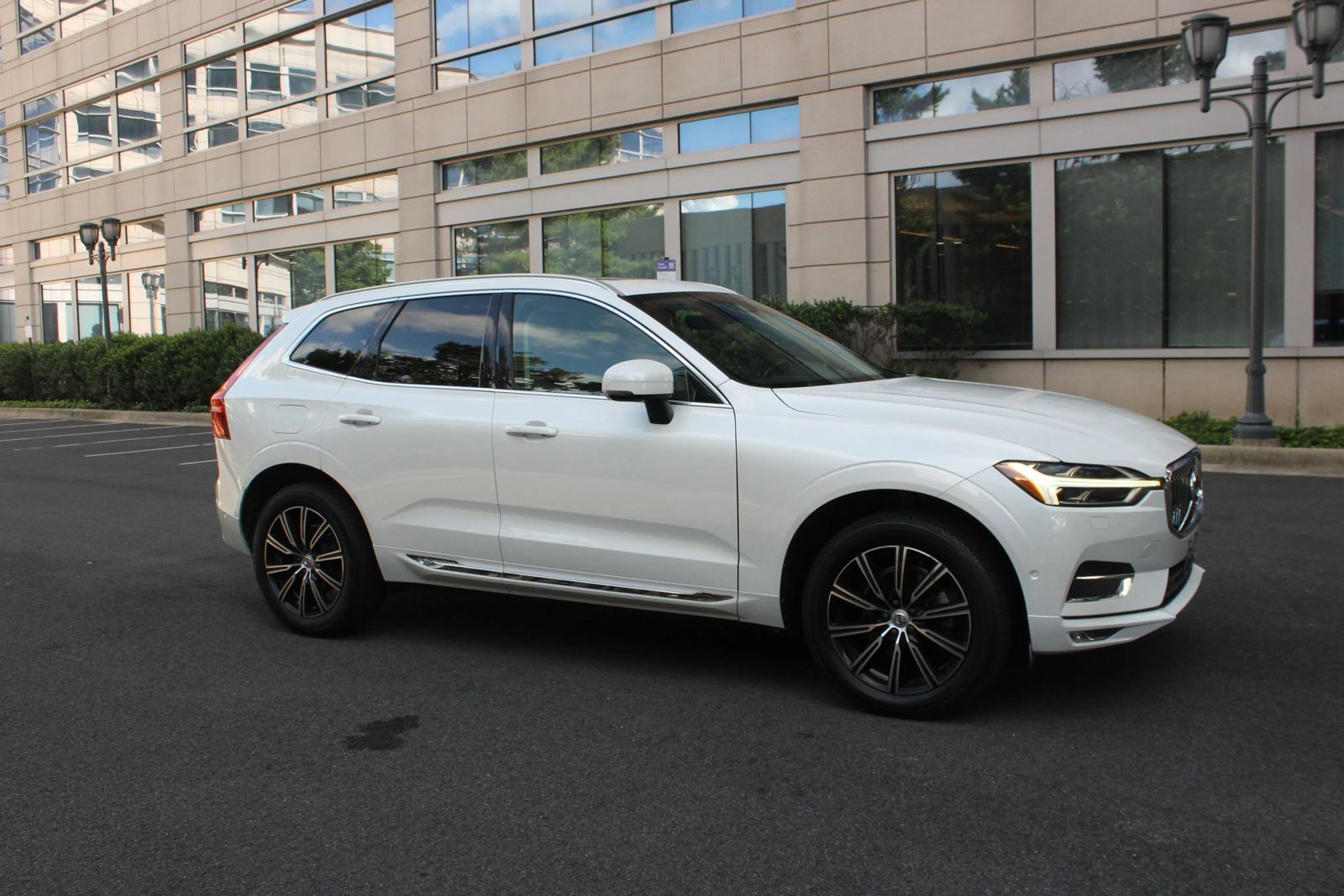 Used 2019 Volvo XC60 T5 Inscription w/ Protection Package Premier AWD/4WD image 2