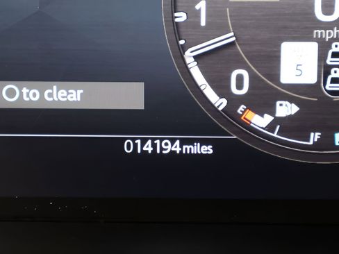 Used 2025 Land Rover Defender 130 V8 image 25