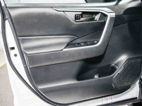 Used 2021 Toyota RAV4 LE w/ Carpet Mat Package (TMS) image 18