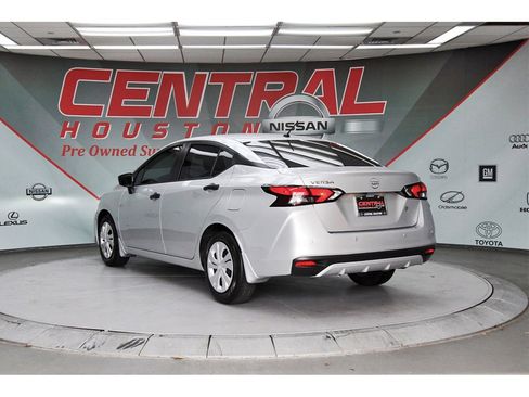 Used 2025 Nissan Versa S w/ Trunk Package image 4