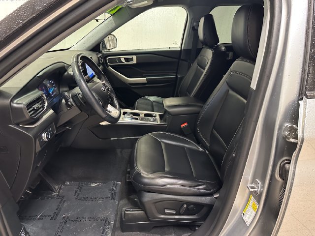 Used 2021 Ford Explorer XLT w/ Equipment Group 202A AWD/4WD image 6