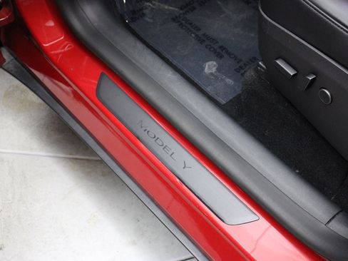 Used 2022 Tesla Model Y Long Range image 12