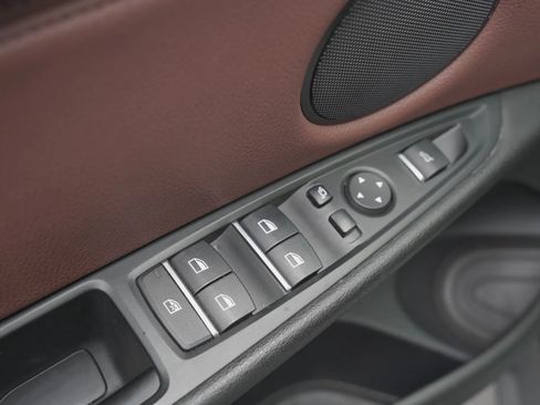 Used 2016 BMW X5 xDrive40e image 12