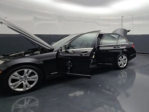 Used 2011 Mercedes-Benz C 300 4MATIC Sedan image 23