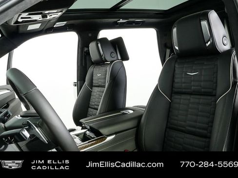 Used 2026 Cadillac Escalade Platinum Sport w/ LPO, ONYX Package image 19