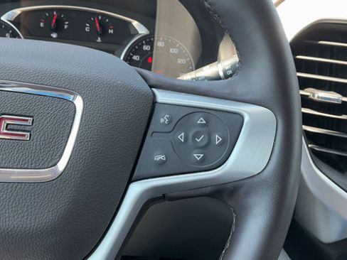 Used 2023 GMC Acadia SLT w/ Preferred Package FWD image 13