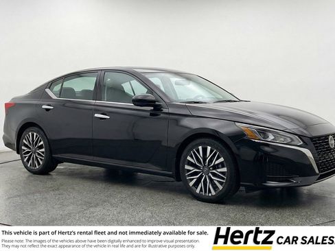 Used 2025 Nissan Altima 2.5 SV image 1
