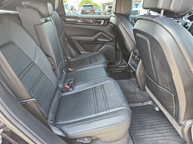 Used 2022 Porsche Cayenne Coupe AWD/4WD image 21