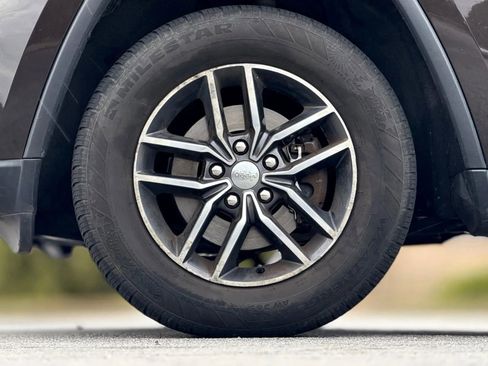 Used 2017 Jeep Grand Cherokee Limited image 32