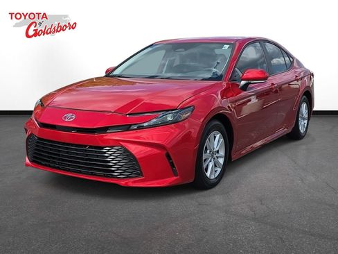 Used 2025 Toyota Camry LE image 1