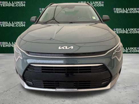 Used 2023 Kia Niro SX image 10